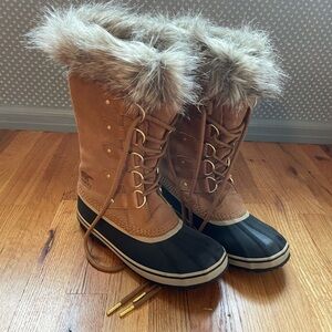 SOREL Joan of Arctic snow boots - like new condition!
